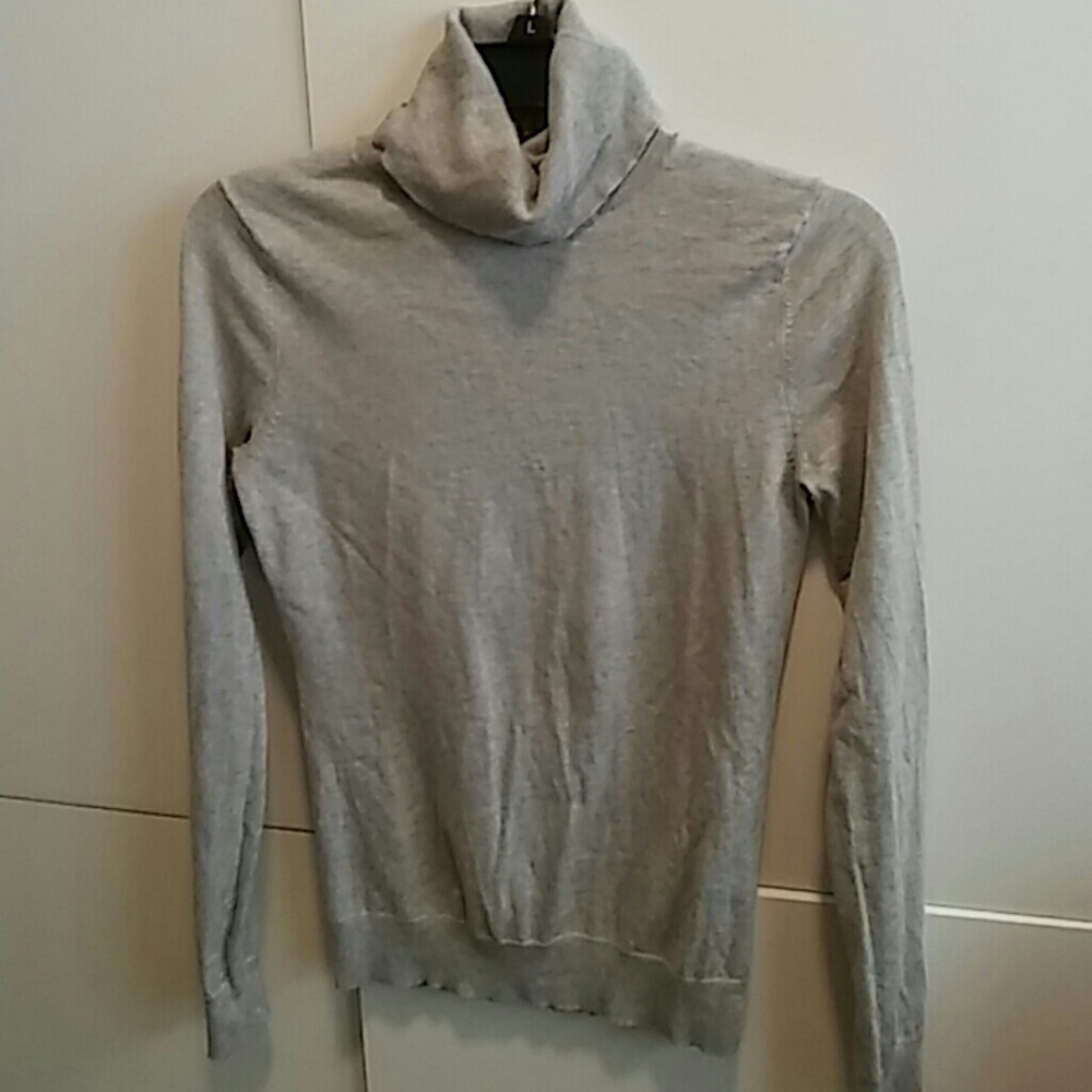 BANANA REPUBLIC TURTLENECK